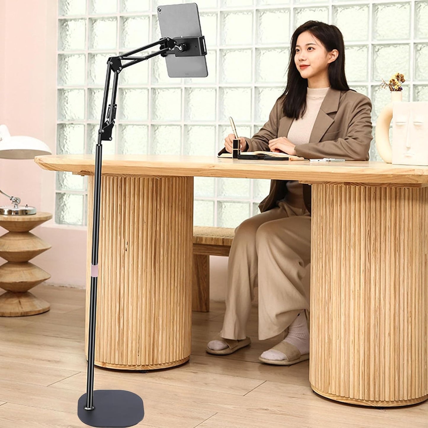 Coverzone iPad Uyumlu Tablet Tutucu Ayarlanabilir Zemin Standı, Tablet Zemin Standı Siyah Geniş Uyumluluk Ellerinizi Ev İçin Serbest Bırakın 155cm Siyah Renk 155-Black (155-Black)